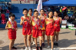 纳达尔在中国队比赛中出色防守，夺冠引发热议！再创辉煌时刻(巴塞罗那赛纳达尔夺冠)