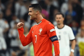 关于西班牙队引发争议！，C罗官方宣布比赛规则变更新规上演精彩一战的信息